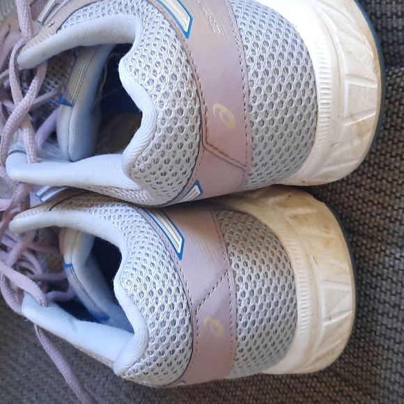 ASICS - Picture 4 of 6